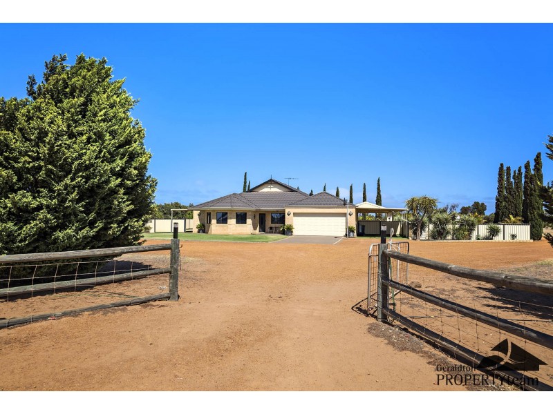 16 Eastlyn Drive, Deepdale WA 6532