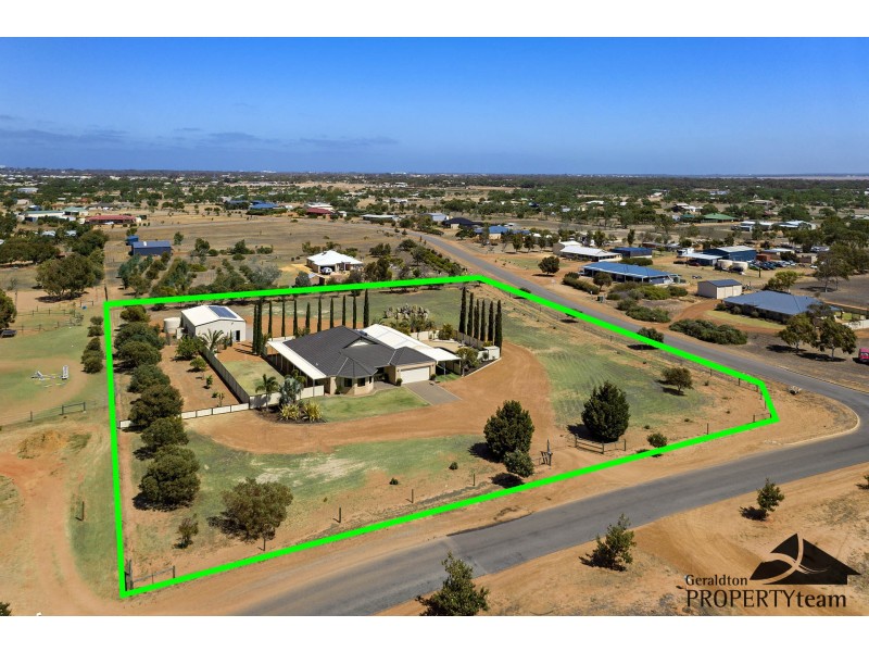 16 Eastlyn Drive, Deepdale WA 6532