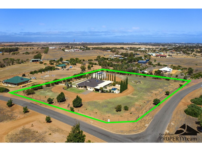 16 Eastlyn Drive, Deepdale WA 6532