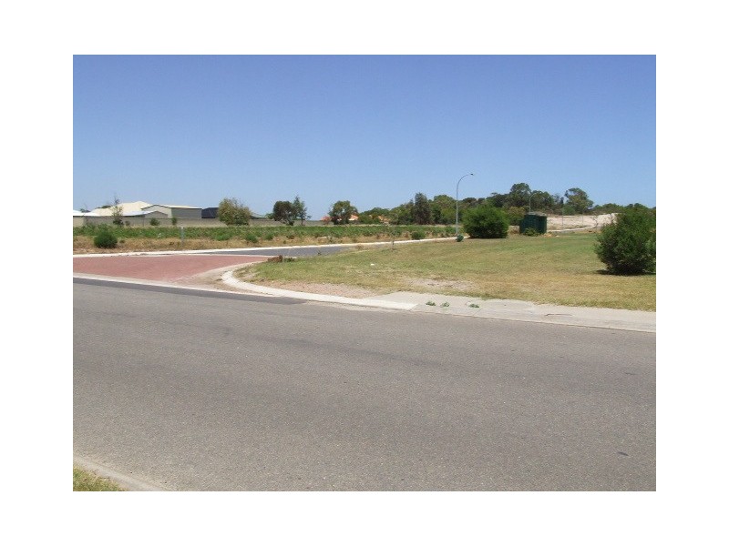 11 Estuary Way, Drummond Cove WA 6532