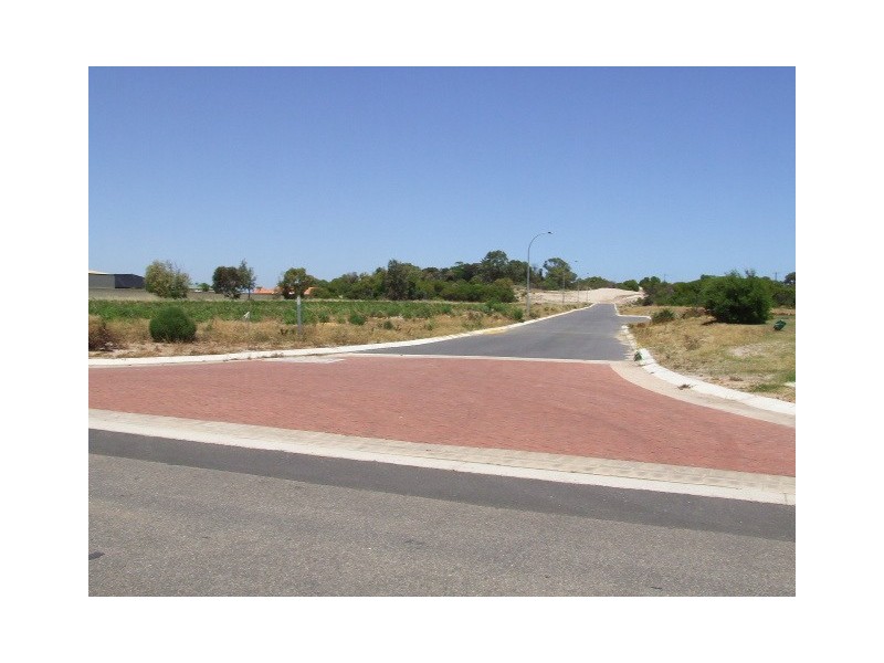 11 Estuary Way, Drummond Cove WA 6532