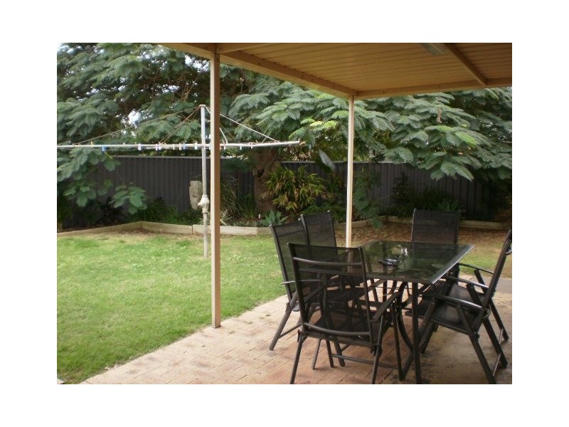 241 Second Street, Wonthella WA 6530