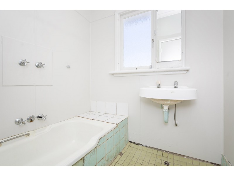 4 Hebe Street, Rangeway WA 6530