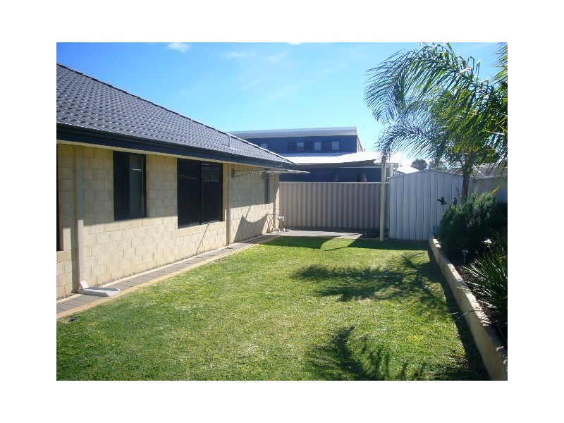 120 Burgess Street, Beachlands WA 6530