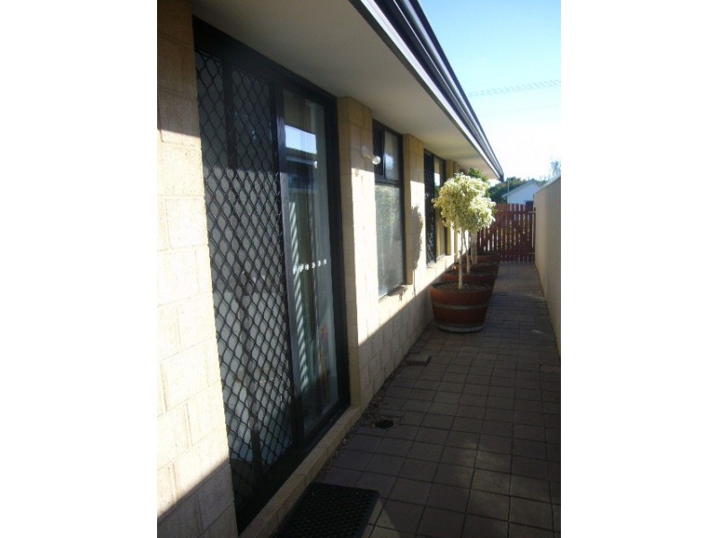 120 Burgess Street, Beachlands WA 6530