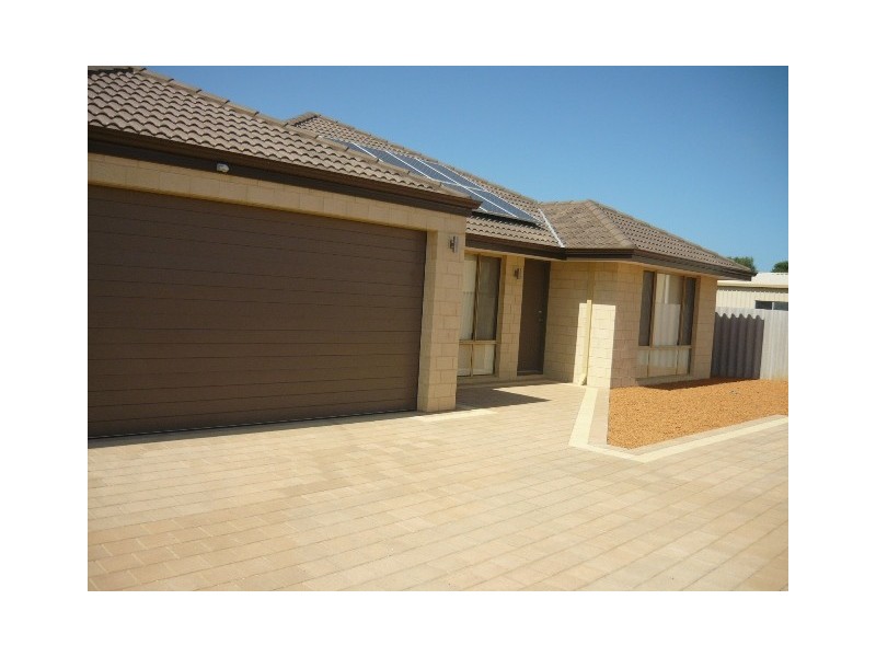 214A Second Street, Wonthella WA 6530