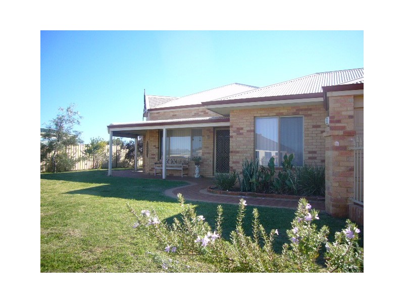 5 Waterfront Circle, Drummond Cove WA 6532