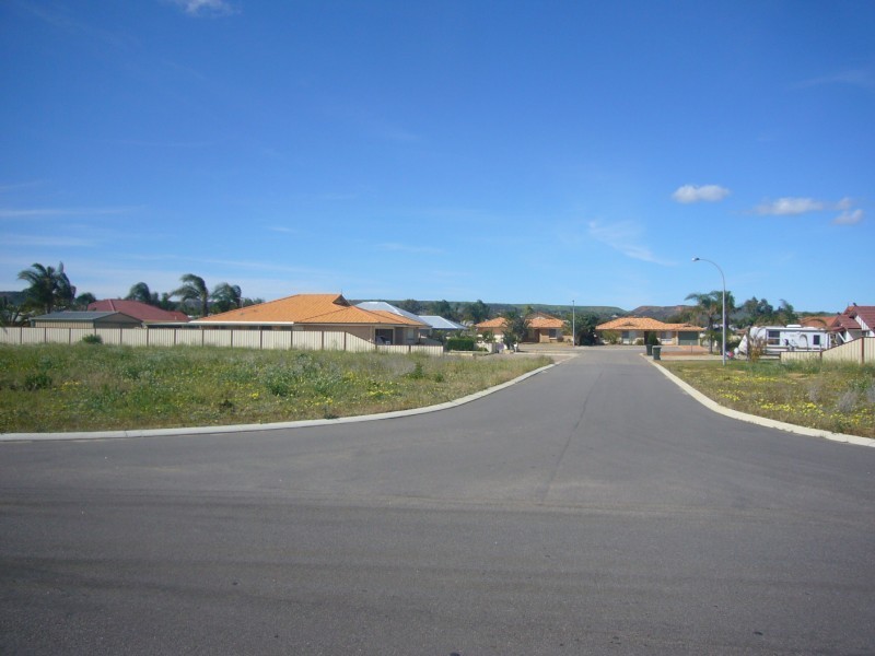 13 Wahn Ave, Waggrakine WA 6530