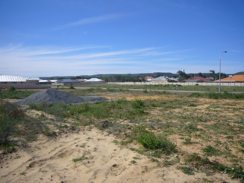 13 Wahn Ave, Waggrakine WA 6530