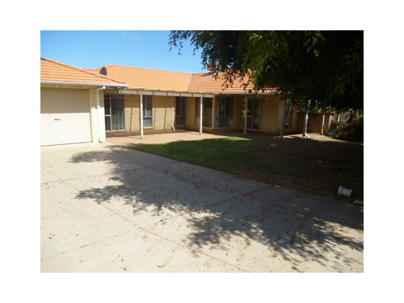 2 Dakin Cove, Wandina WA 6530