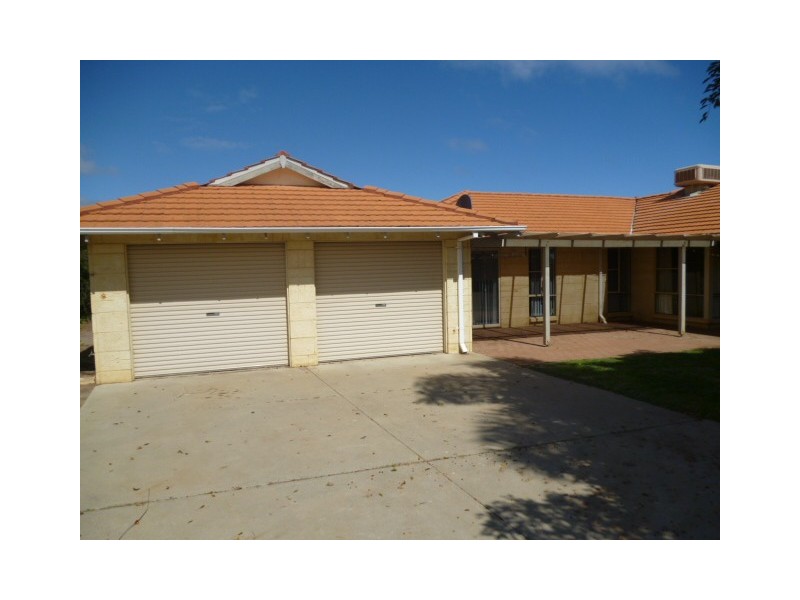 2 Dakin Cove, Wandina WA 6530