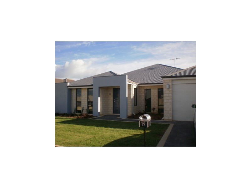 19 Coveside Way, Drummond Cove WA 6532