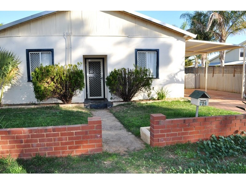 224A Second Street, Wonthella WA 6530