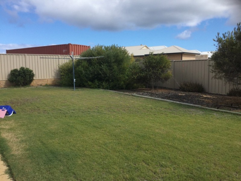 33 Columbus Boulevard, Wandina WA 6530