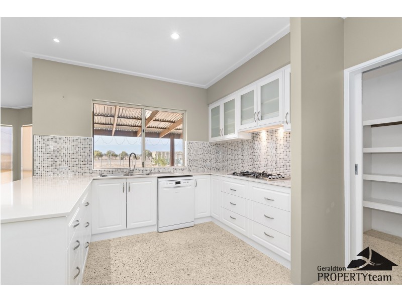 16 Lincoln Street, Deepdale WA 6532