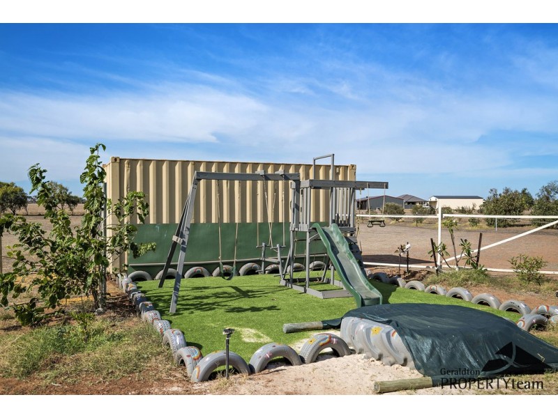 16 Lincoln Street, Deepdale WA 6532