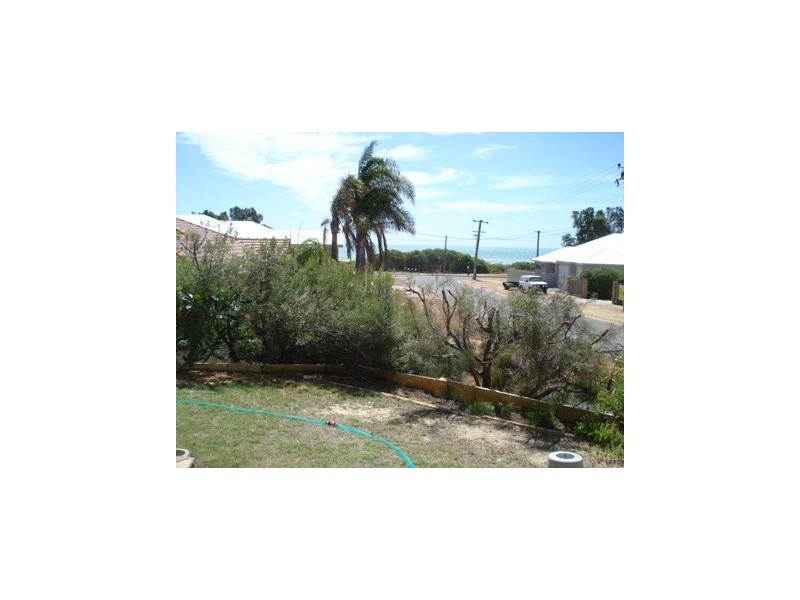 8 Hosken Street, Bluff Point WA 6530