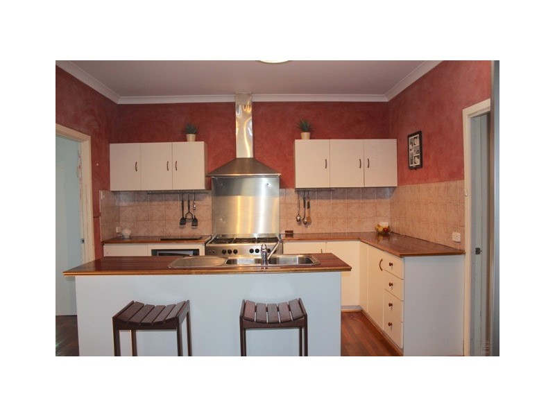 16 Whitfield Street, Beachlands WA 6530