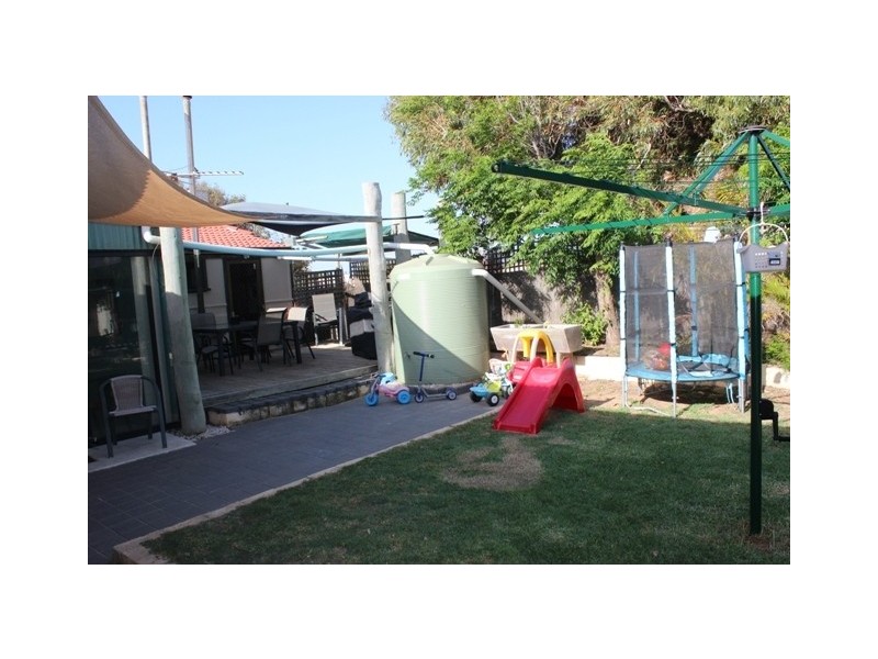 16 Whitfield Street, Beachlands WA 6530