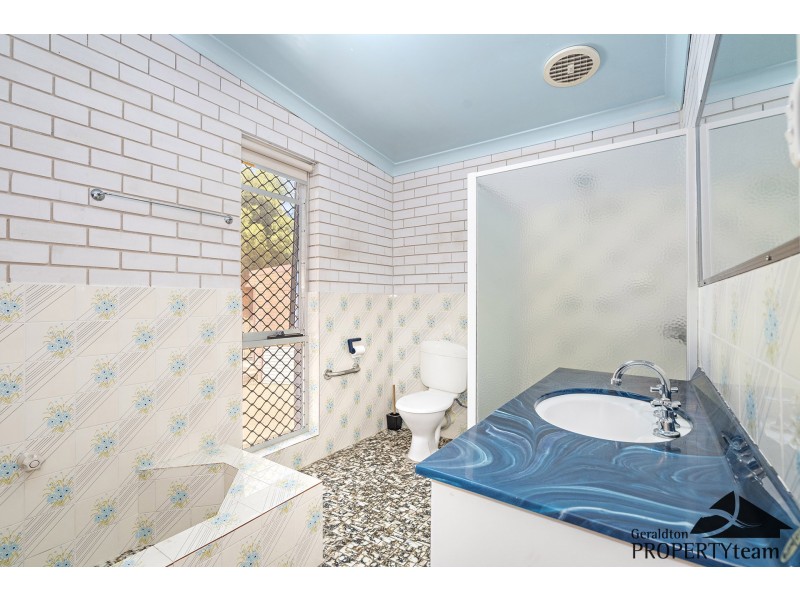 4 Harrison Street, Bluff Point WA 6530