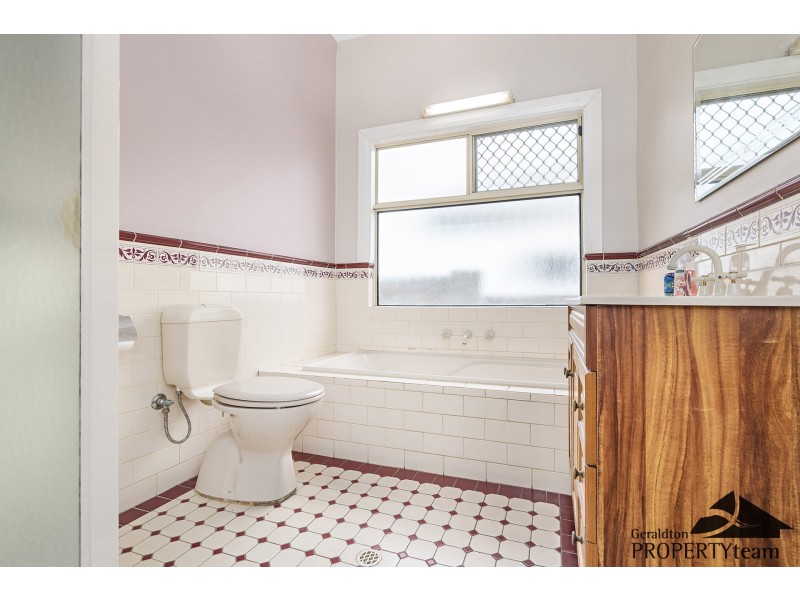 11 Grant Street, Beachlands WA 6530