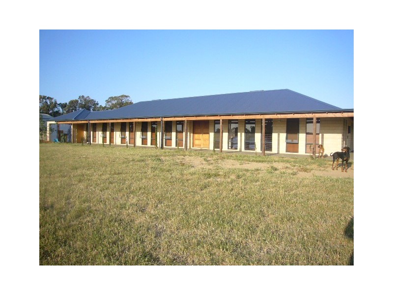 2 Sutcliffe Road, Moresby WA 6530