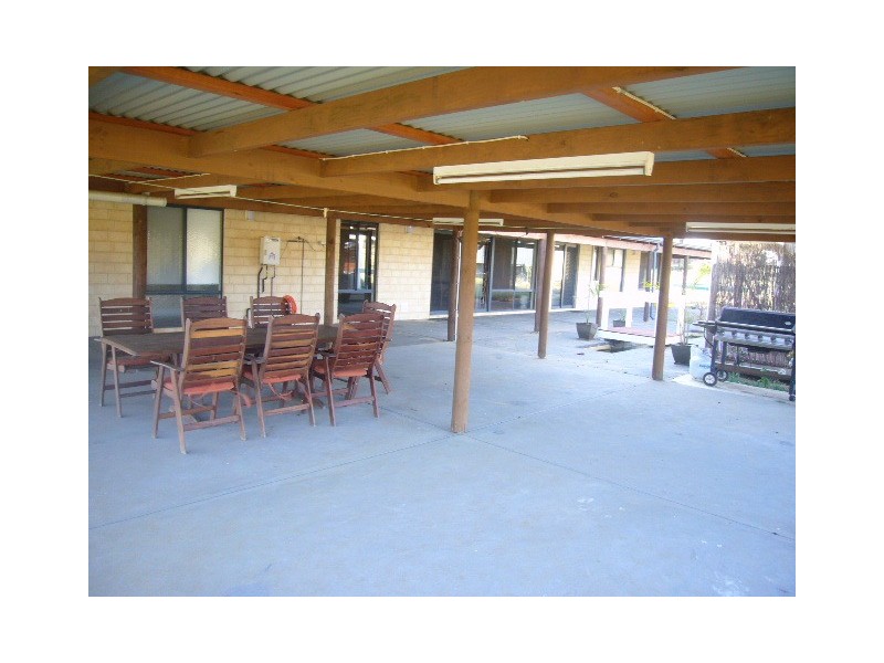 2 Sutcliffe Road, Moresby WA 6530