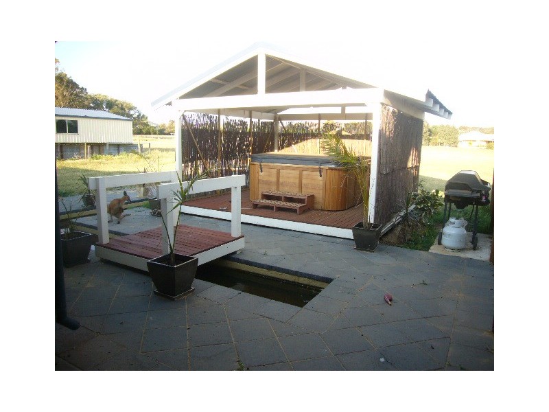 2 Sutcliffe Road, Moresby WA 6530