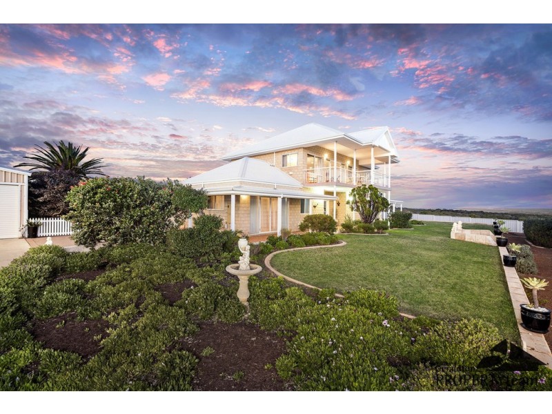 8 Vince Court, Wandina WA 6530