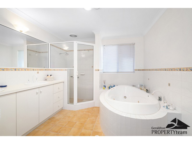 8 Vince Court, Wandina WA 6530