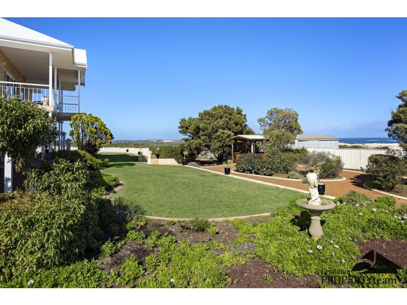 8 Vince Court, Wandina WA 6530