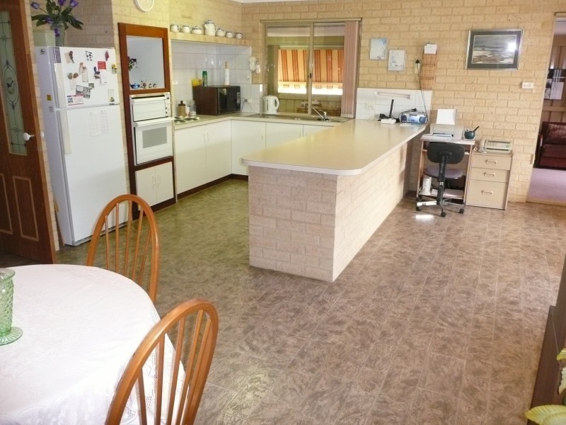 4/149 Railway Street, Bluff Point WA 6530