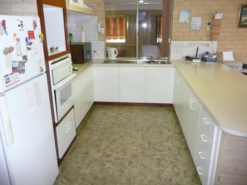 4/149 Railway Street, Bluff Point WA 6530