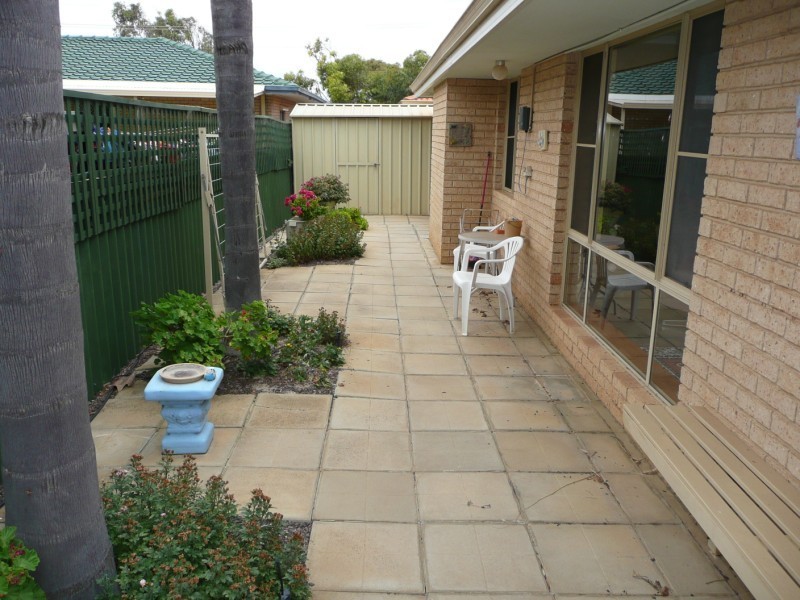 4/149 Railway Street, Bluff Point WA 6530