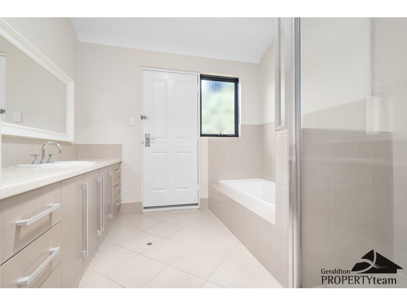 20 St Georges Close, Bluff Point WA 6530