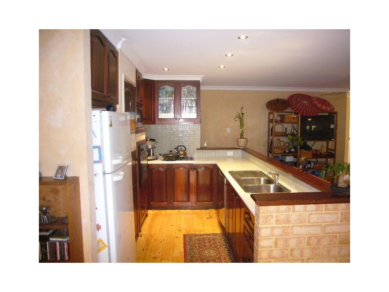 15 Hillview Dr, Drummond Cove WA 6532