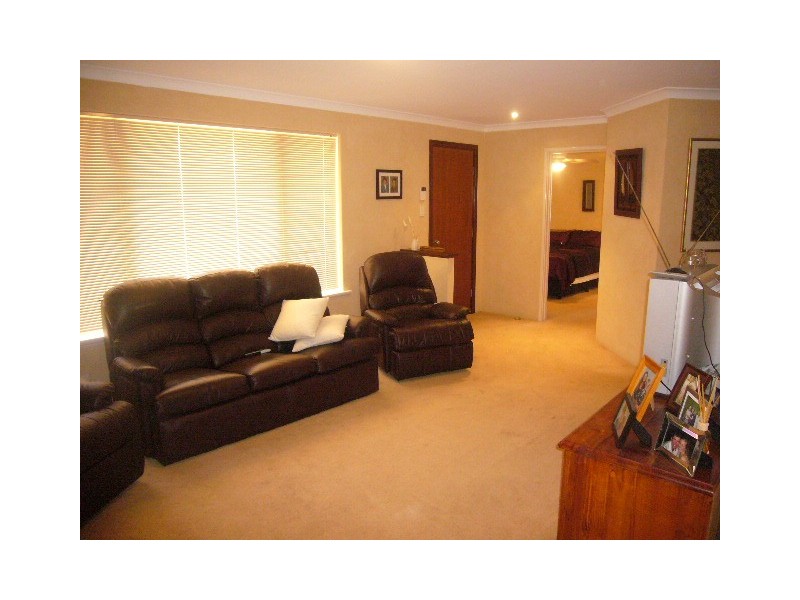 15 Hillview Dr, Drummond Cove WA 6532