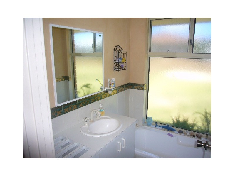 15 Hillview Dr, Drummond Cove WA 6532