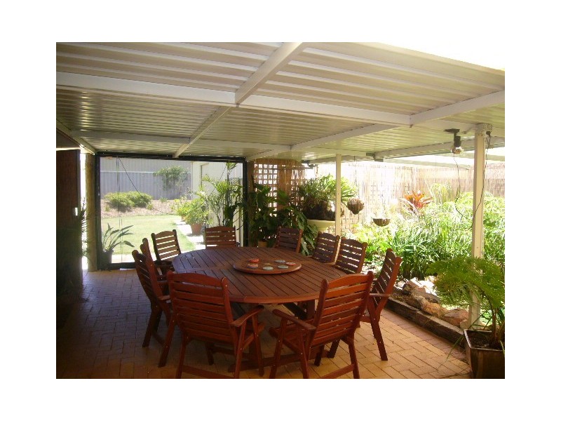 15 Hillview Dr, Drummond Cove WA 6532