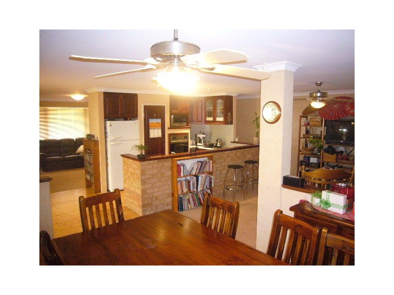 15 Hillview Dr, Drummond Cove WA 6532