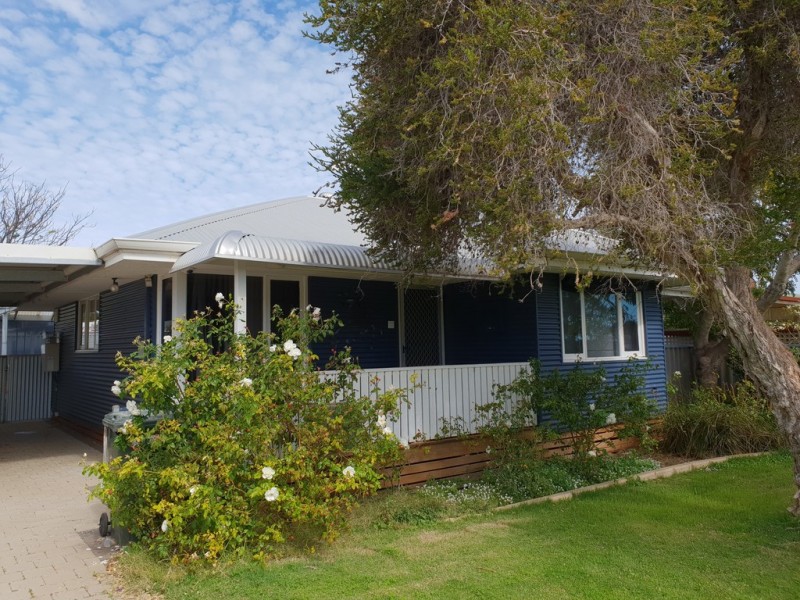 18 Oleander Crescent, Rangeway WA 6530