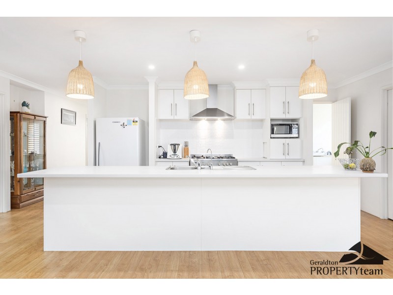 8 Topsail Street, Drummond Cove WA 6532