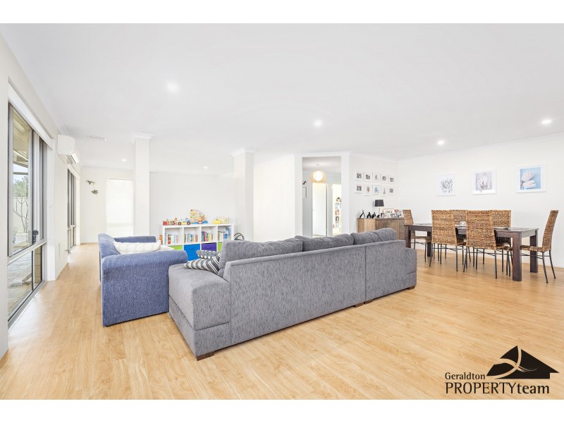 8 Topsail Street, Drummond Cove WA 6532