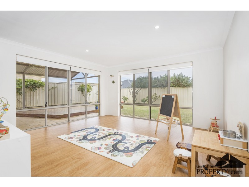 8 Topsail Street, Drummond Cove WA 6532