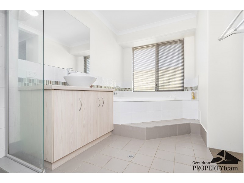 8 Topsail Street, Drummond Cove WA 6532