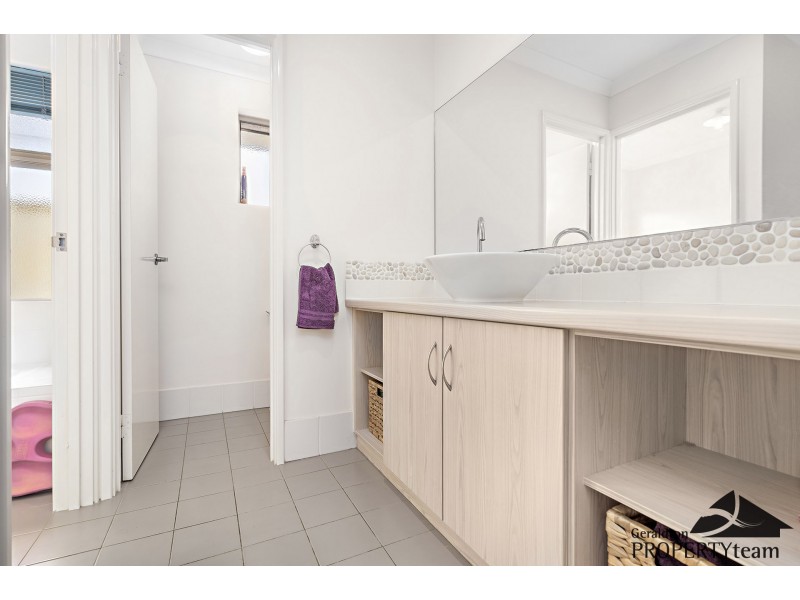 8 Topsail Street, Drummond Cove WA 6532