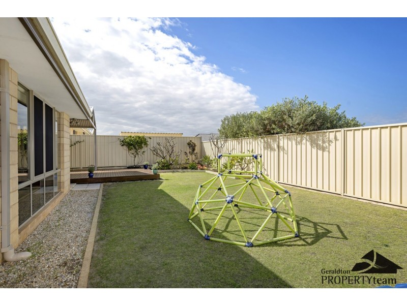 8 Topsail Street, Drummond Cove WA 6532