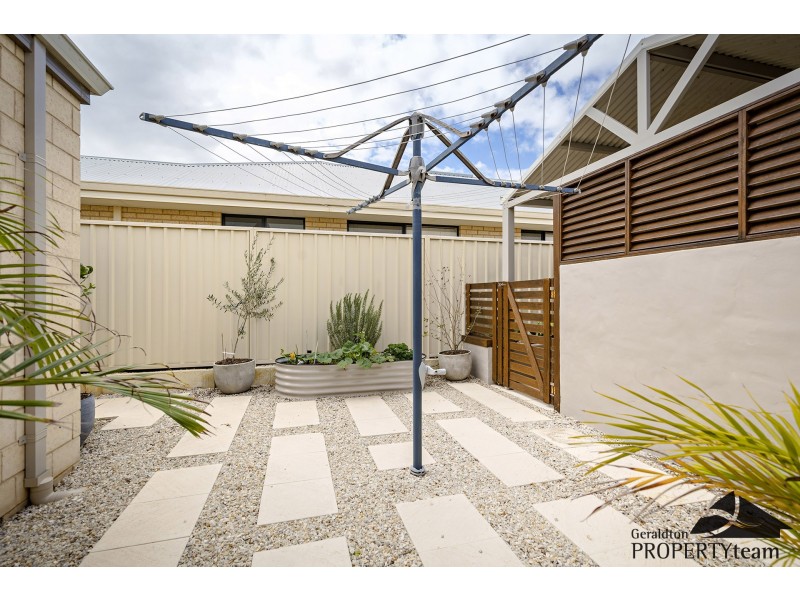 8 Topsail Street, Drummond Cove WA 6532