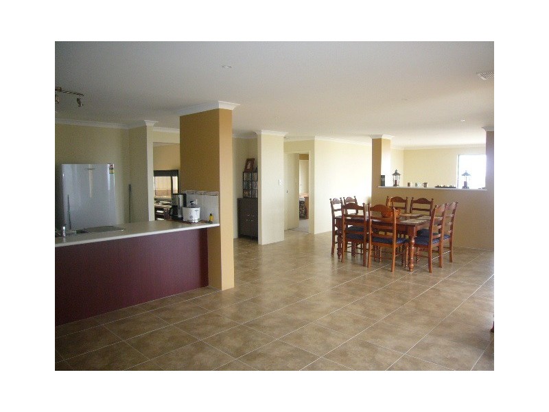 6 Basile Ct, Wandina WA 6530