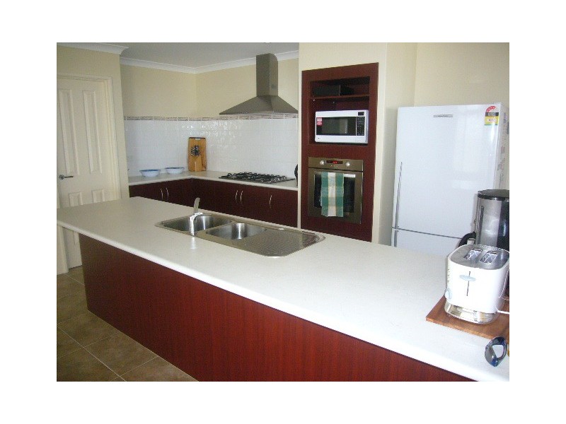 6 Basile Ct, Wandina WA 6530